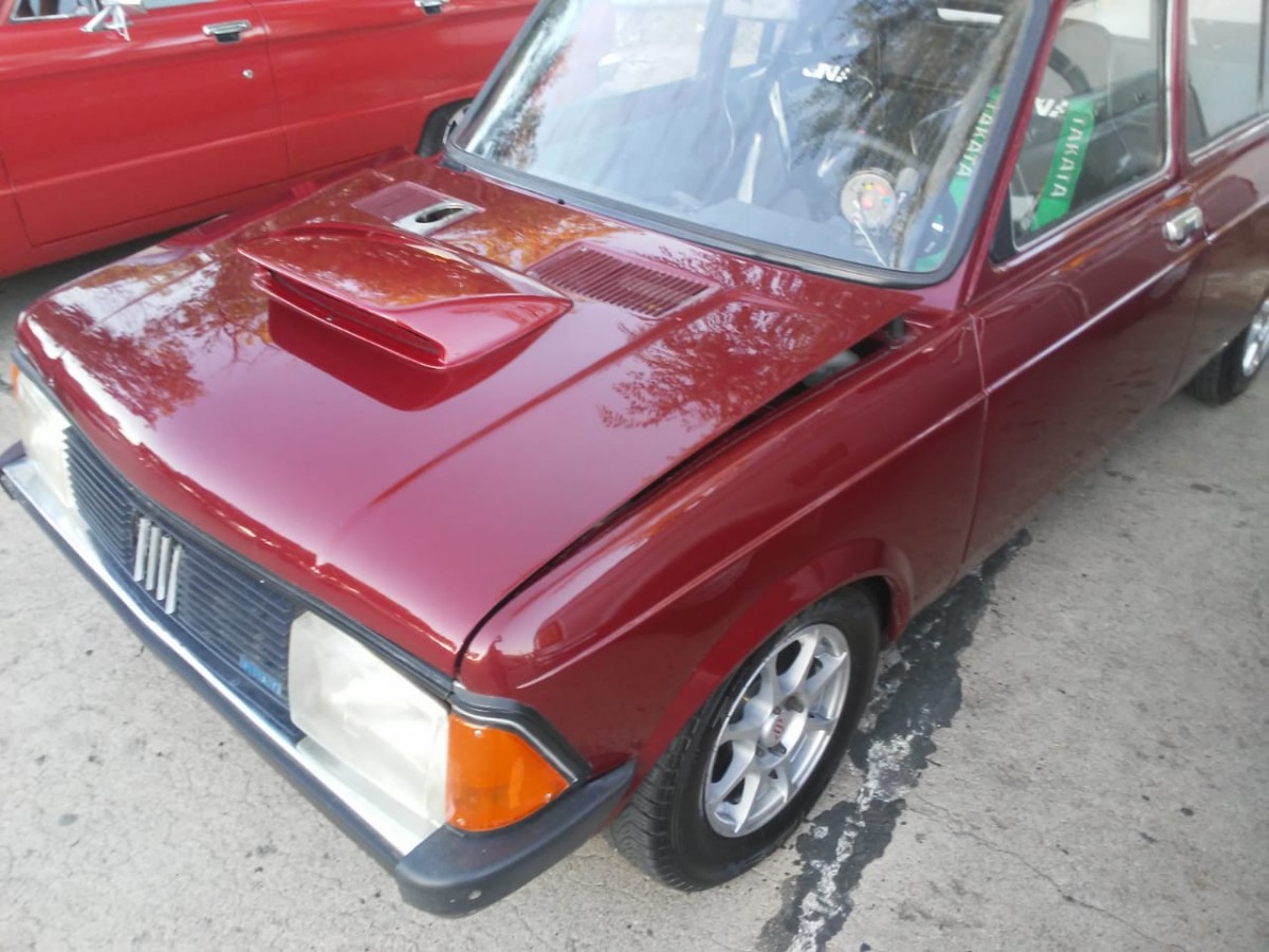 Encuentro multimarca de autos y motos de colección. Imágenes