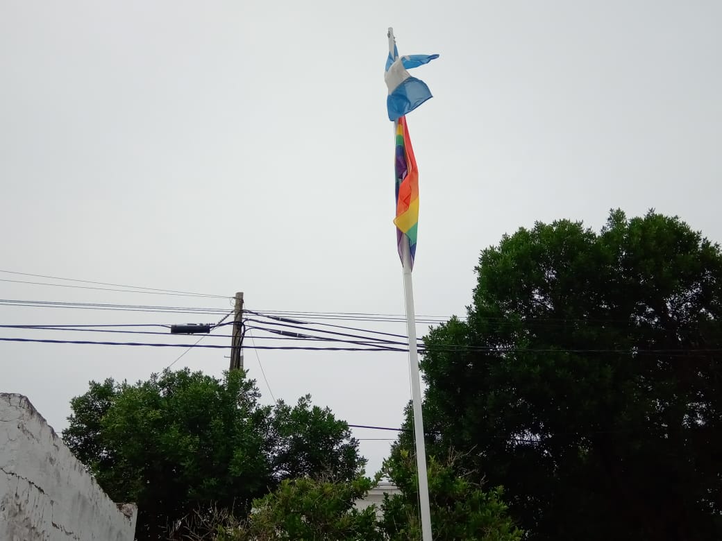 Izamiento de la bandera de la Diversidad Sexual