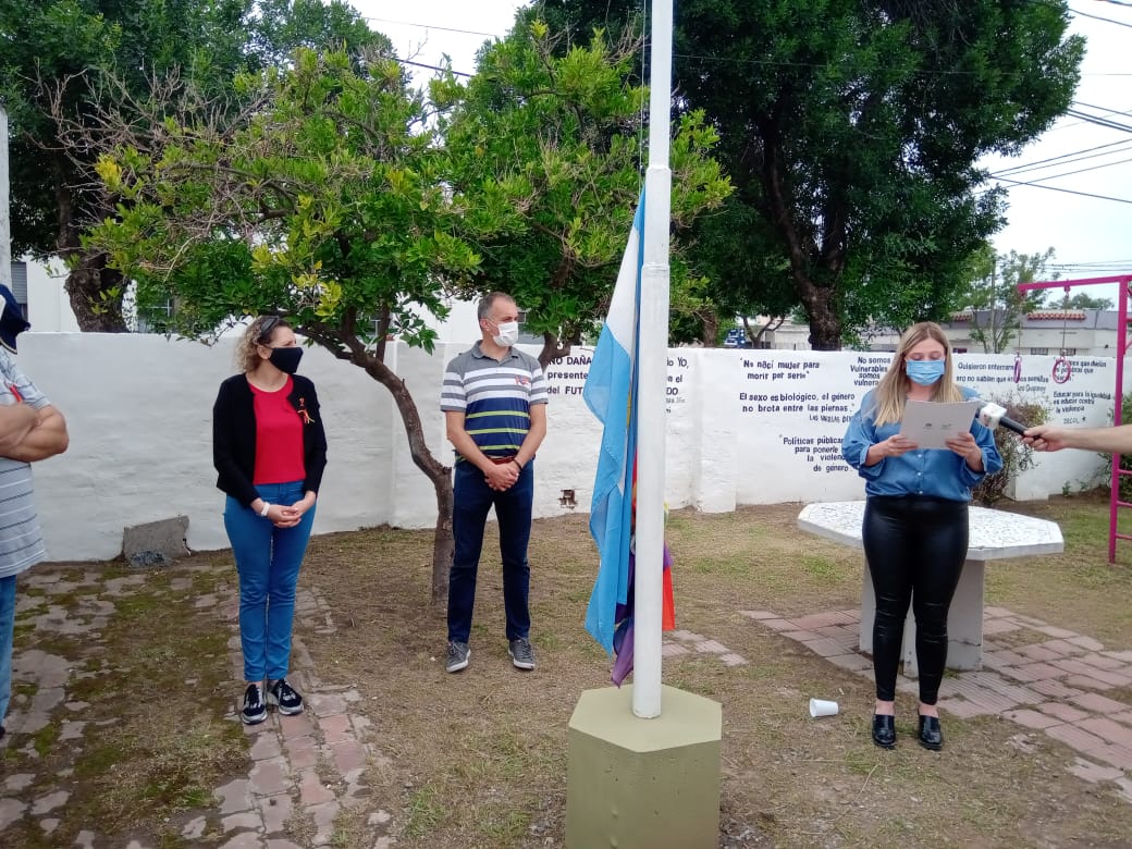 Izamiento de la bandera de la Diversidad Sexual