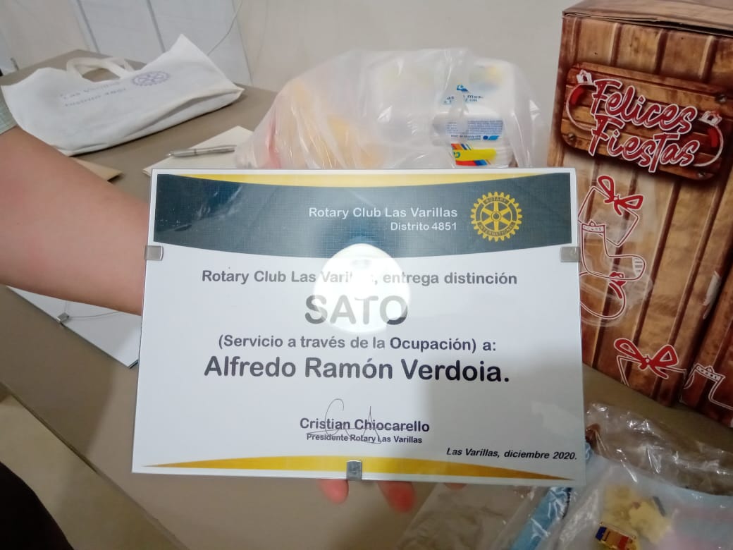 El Rotary Club Las Varillas distinguió a dos ciudadanos por su trayectoria