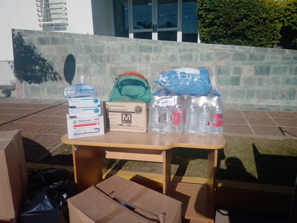 Calvo entregó material a clínicas y hospital y amplió  anuncios sobre cloacas
