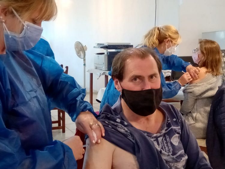 Este viernes vacunaron a más de 200 personas contra el covid en Las Varillas