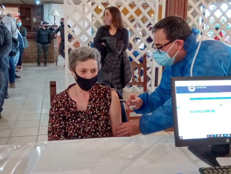 Este viernes vacunaron a más de 200 personas contra el covid en Las Varillas