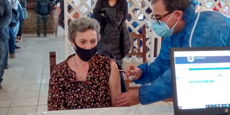 Este viernes vacunaron a más de 200 personas contra el covid en Las Varillas