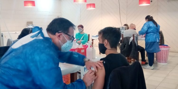 Vacunaron a 526 personas con la primera dosis de Sinopharm