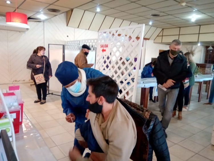 Se vacunaron 500 personas este miércoles en Las Varillas