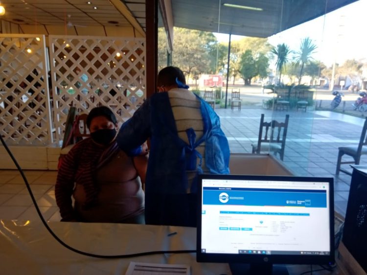 Este miércoles tenían turno 360 personas para recibir la segunda dosis