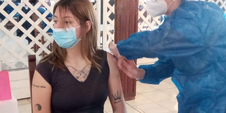 Este miércoles tenían turno 360 personas para recibir la segunda dosis