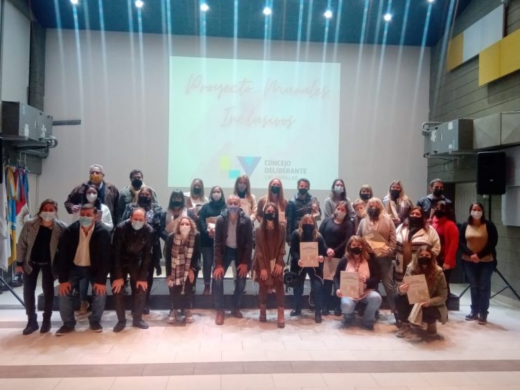 Reconocimiento a los pintores de murales inclusivos