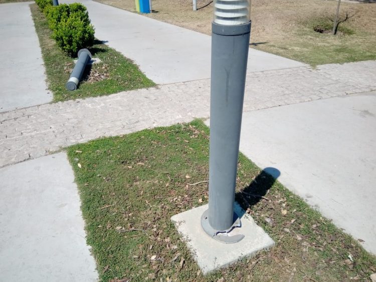 Nuevamente vandalismo en la plaza Independencia de Las Varillas