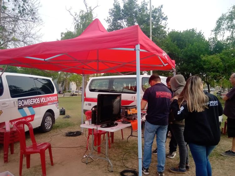 Con una gran demostración y exposición los Bomberos Voluntarios culminaron los festejos