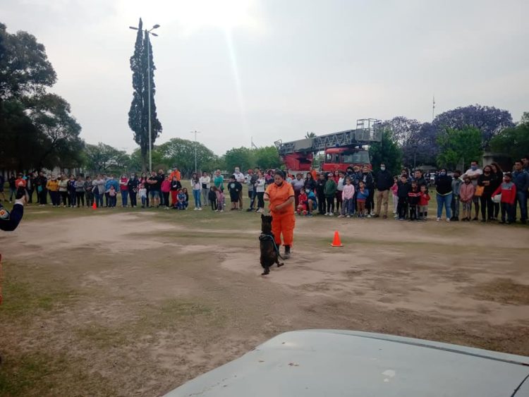 Con una gran demostración y exposición los Bomberos Voluntarios culminaron los festejos