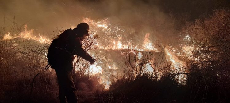 Bomberos de Las Varillas siguen colaborando en el combate de incendios en el norte de la provincia