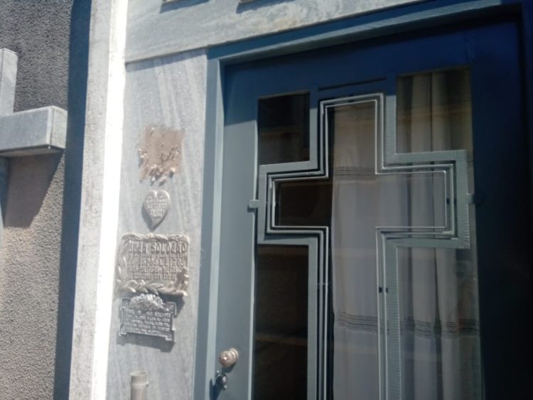 Robaron placas de bronce en el cementerio de nuestra ciudad