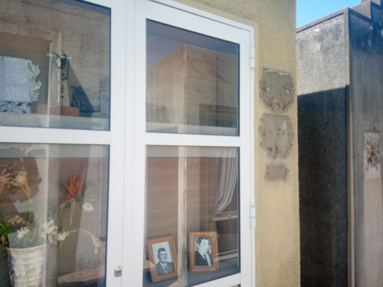 Robaron placas de bronce en el cementerio de nuestra ciudad