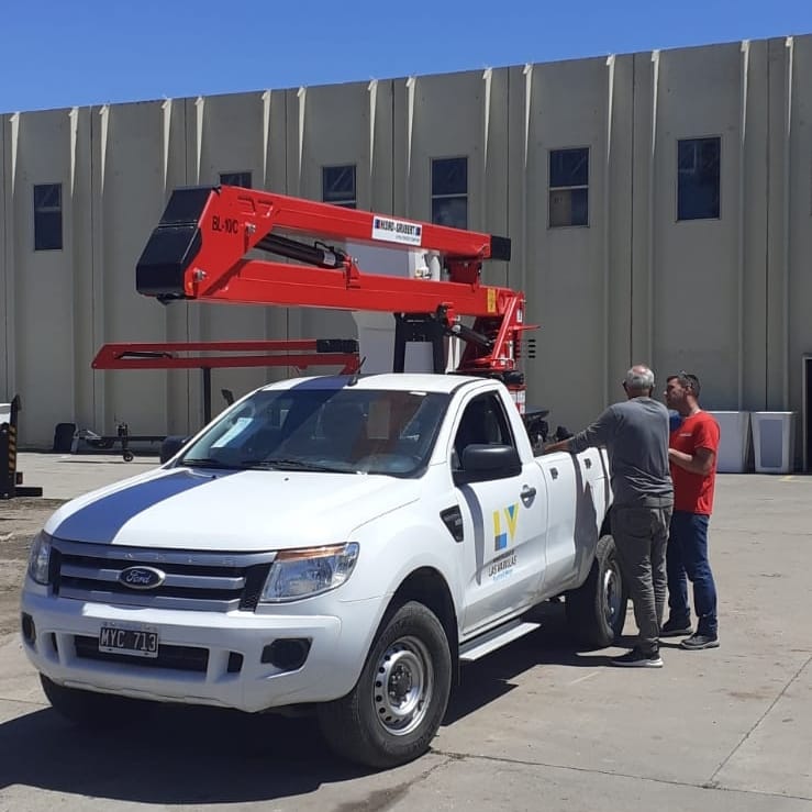 La Municipalidad compró una camioneta equipada con un hidroelevador