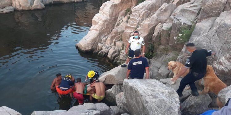 Un varillense sufrió una fractura expuesta mientras vacacionaba en Mina Clavero