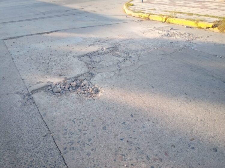 El calor habría provocado  el levantamiento de la carpeta asfáltica