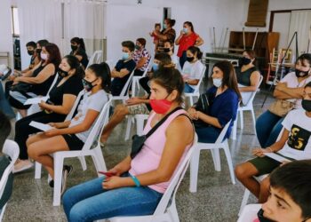 El Municipio entregó becas a alumnos que inician su ciclo lectivo