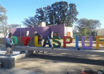 Hallaron una bolsa con  restos óseos humanos en el basural de Laspiur