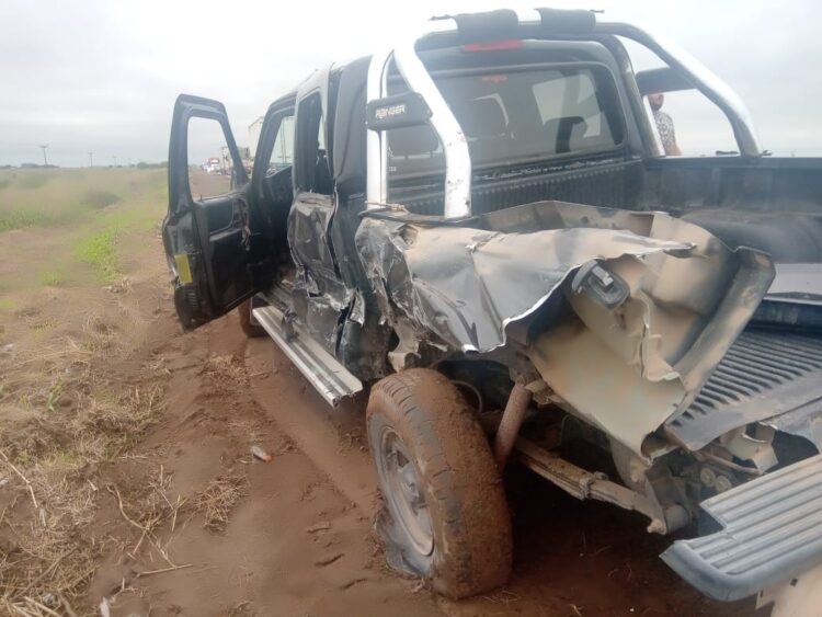 Violento choque de una camioneta y un camión en Ruta 13