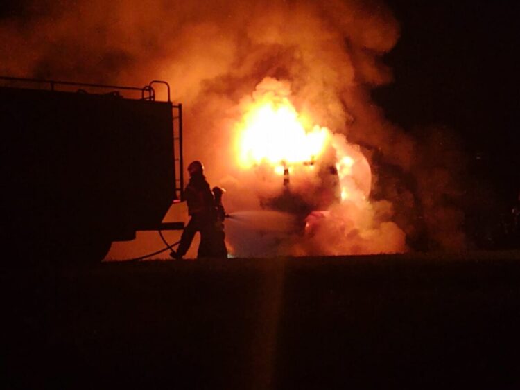 Pérdidas totales tras incendio de un camión en la Ruta 158