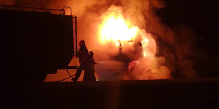 Pérdidas totales tras incendio de un camión en la Ruta 158