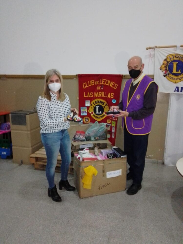 Importante donación de calzado efectuó el Club de Leones