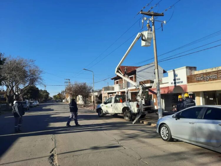 La Cooperativa realizó trabajos en el tendido eléctrico