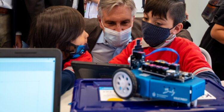 Estudiantes de las escuelas de la Municipalidad de Córdoba accederán a contenidos para el desarrollo de habilidades tecnológicas y digitales
