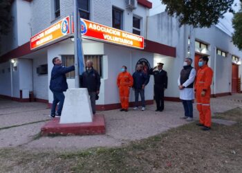 Homenaje de los varillenses a los Bomberos