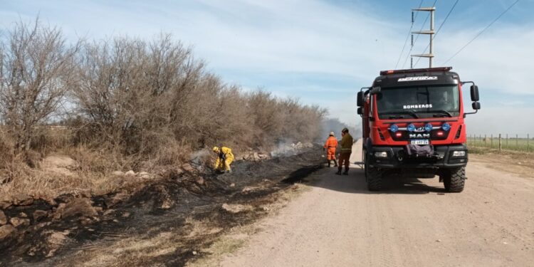 Bomberos sofocaron un incendio en cercanías del basural norte