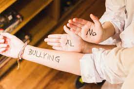 La abuela de la niña internada por bullying dijo que permanecerá 15 días en una clínica