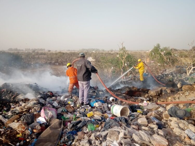 Incendio de gran magnitud en el basural sur