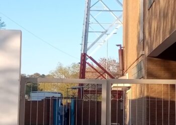 Construirán una estructura para evitar escalamientos a la antena de Telecom