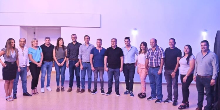 En apoyo a Llaryora, más intendentes pegarán sus elecciones a las provinciales