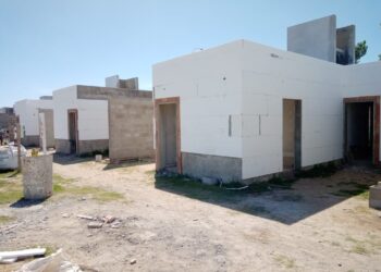 Avanza la construcción de casas en B° Aires del Este