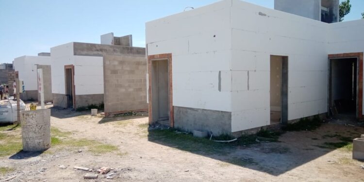 Avanza la construcción de casas en B° Aires del Este