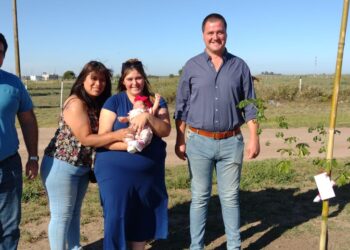 Plantaron 63 árboles en un sector de la ciudad