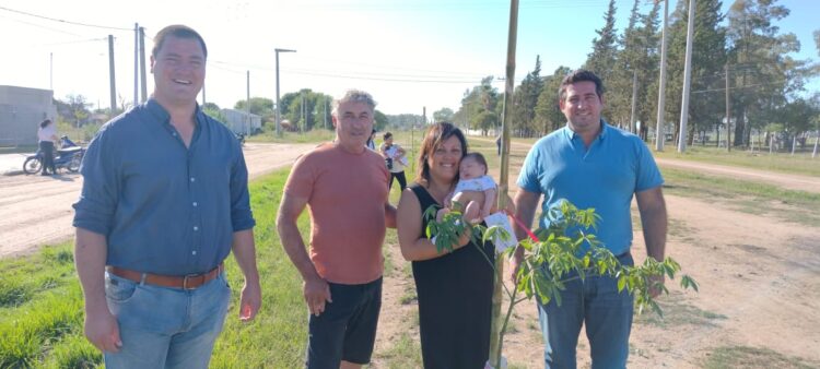 Plantaron 63 árboles en un sector de la ciudad