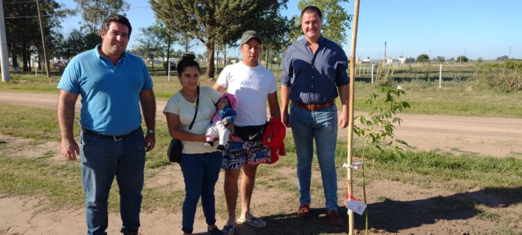 Plantaron 63 árboles en un sector de la ciudad