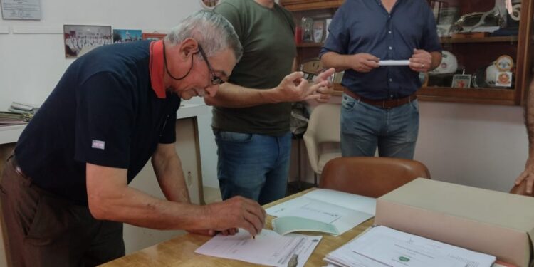 La Municipalidad repuso material perdido por bomberos en el incendio del basural sur