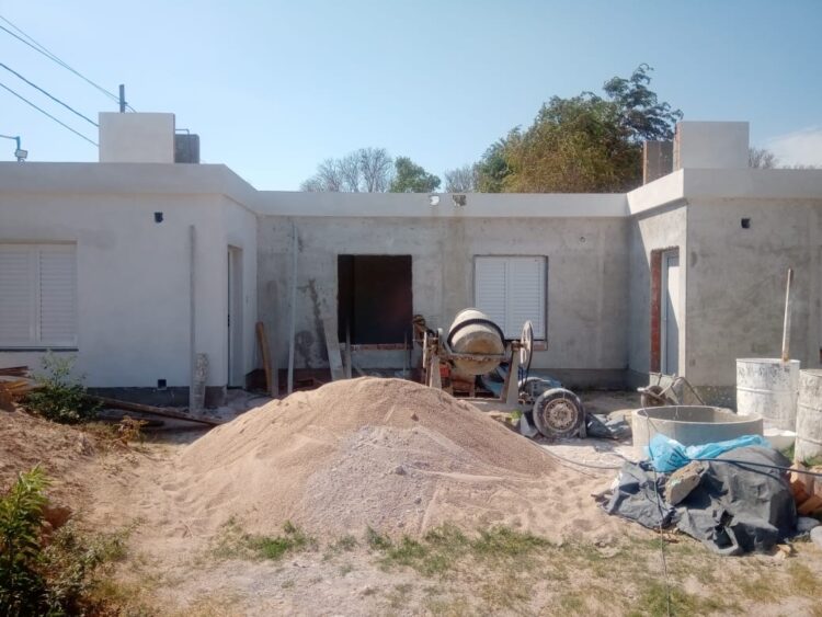 Construyen viviendas económicas en un  histórico lugar de Las Varillas