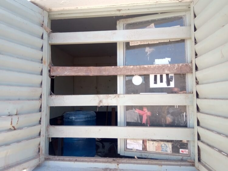 Robaron numerosas placas en el cementerio local