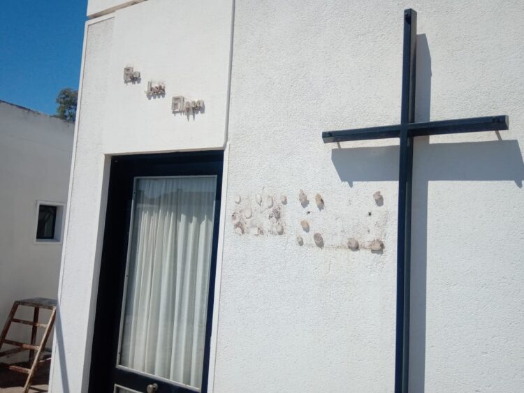 Robaron numerosas placas en el cementerio local