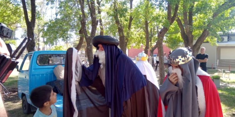 Los Reyes Magos visitaron la Escuela Municipal de Verano