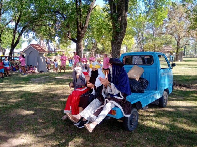 Los Reyes Magos visitaron la Escuela Municipal de Verano