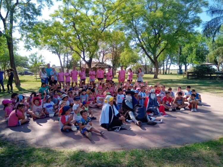 Los Reyes Magos visitaron la Escuela Municipal de Verano