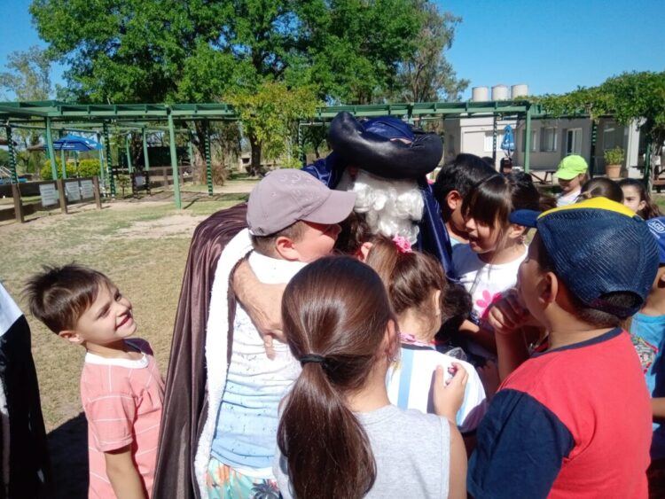 Los Reyes Magos visitaron la Escuela Municipal de Verano
