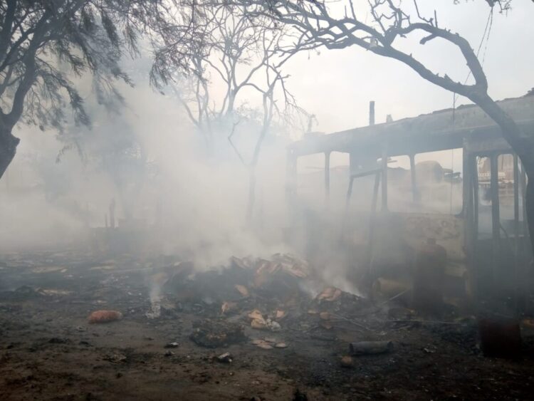 Denuncian que fue intencional el incendio de un colectivo en desuso